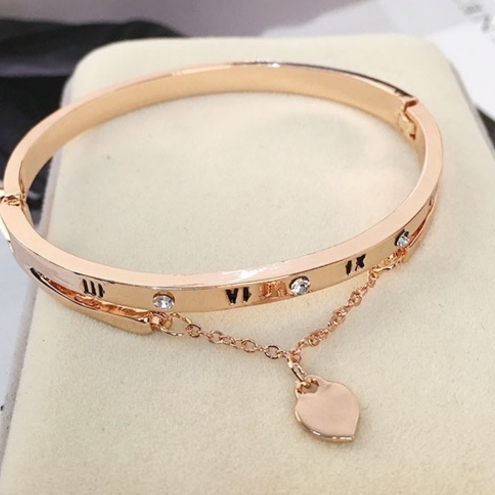 MOREin!!18KPlatedRomanNumeral&ChainedHeartBracelet - Picture 4 of 4